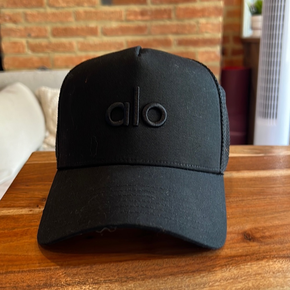 Alo Yoga Trucker Hat